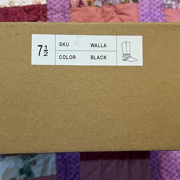 Journee Collection Walla Boots in Black size 7 1/2. - Picture 3 of 7